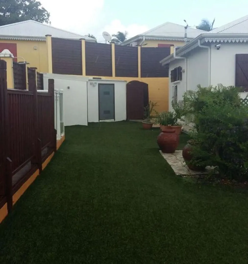 Appartement House With 2 Bedrooms In Saint-Francois, With Pool Access, Enclosed Ga