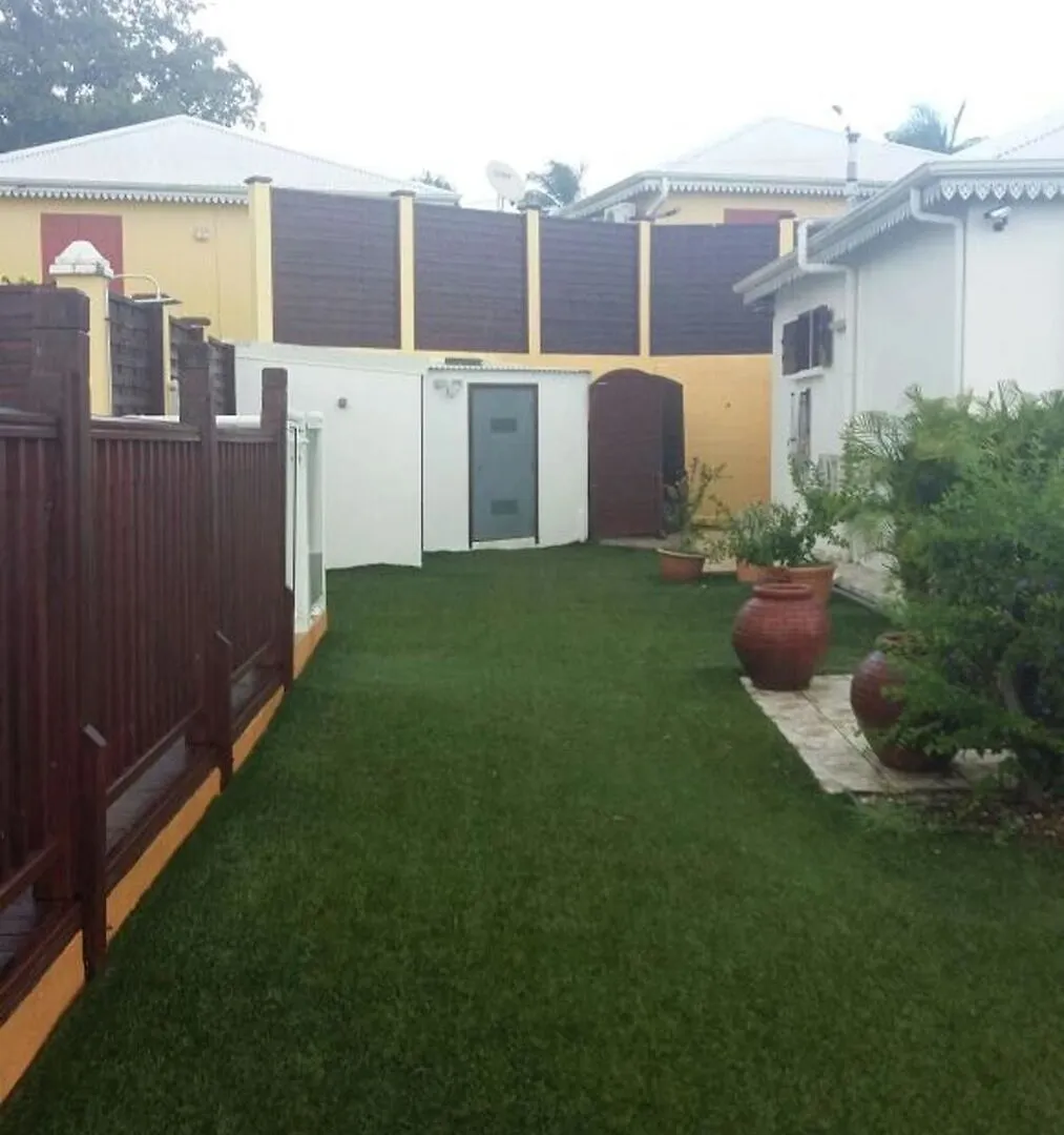 House With 2 Bedrooms In Saint-Francois, With Pool Access, Enclosed Ga