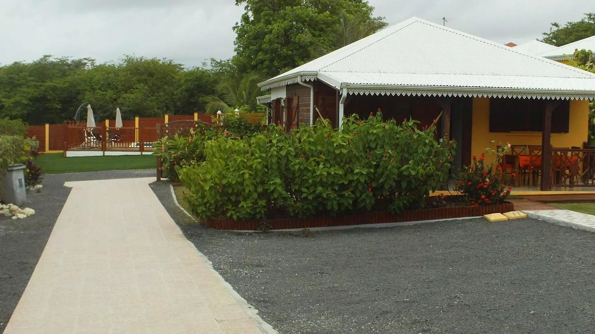 House With 2 Bedrooms In Saint-Francois, With Pool Access, Enclosed Ga